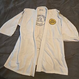 WhiteJiu-Jitsu Gi Top And Bottoms Size 5